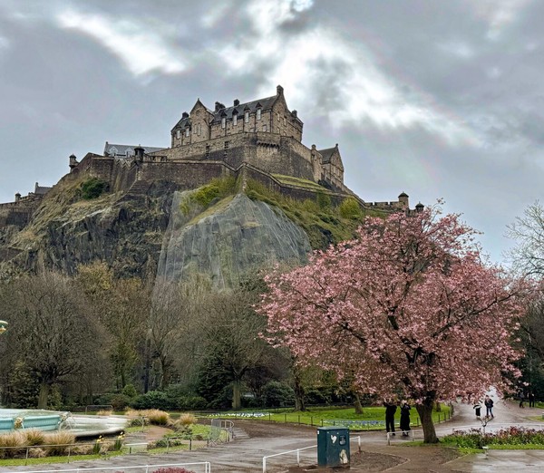 Exploring Edinburgh - Day 1 - Travel and First Day Arrival
