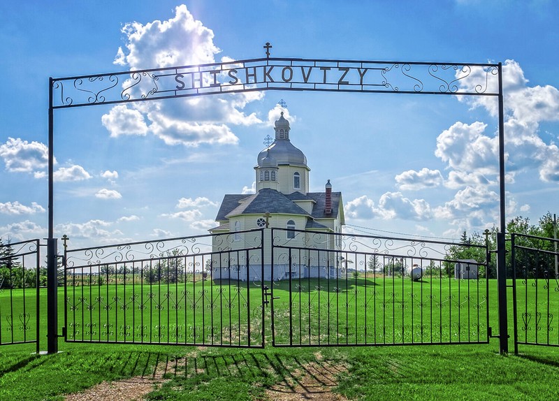 “Shishkovitzy” is front and center on the tasteful gate to the church grounds.