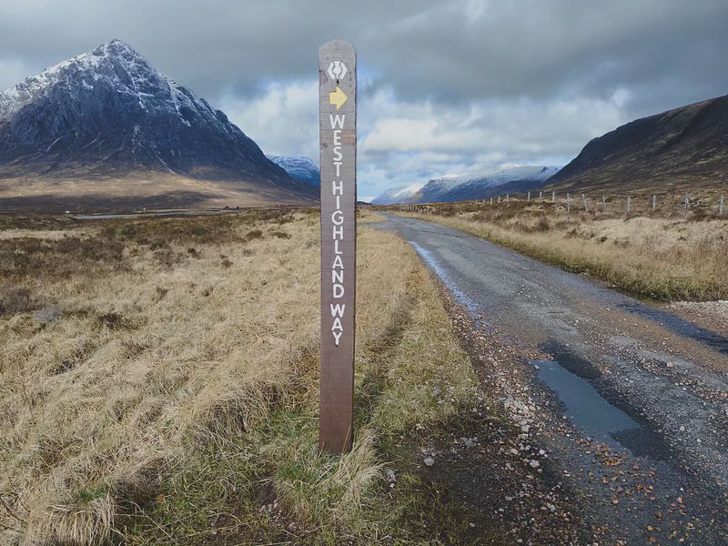An iconic trail marker - Now I know why I've seen this shot so many times before - it's the company the marker keeps